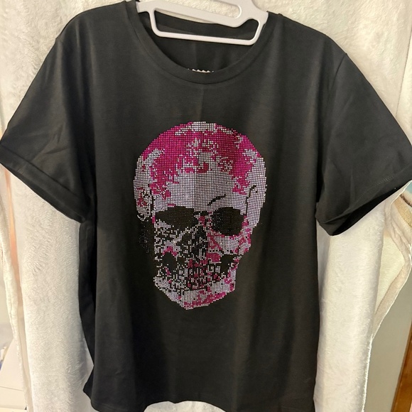 Tops - Rhinestone Skull graphic tee
